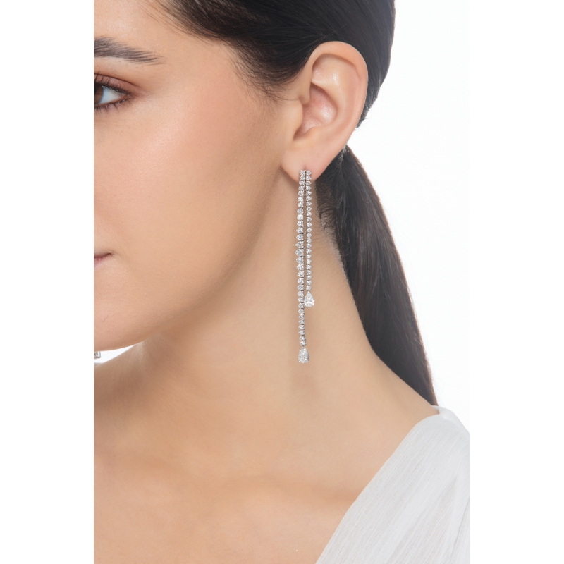 Boucles d'oreilles pendantes en or blanc 18 carats es diamants taille poire GIA Boucles d'oreilles pendantes en or blanc 18 carats es diamants taille poire GIA