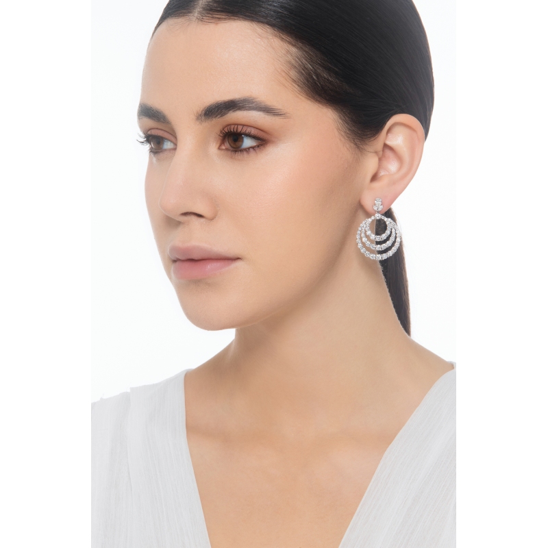 Boucles d’oreilles en or blanc 18 carats et diamants  Boucles d’oreilles en or blanc 18 carats et diamants