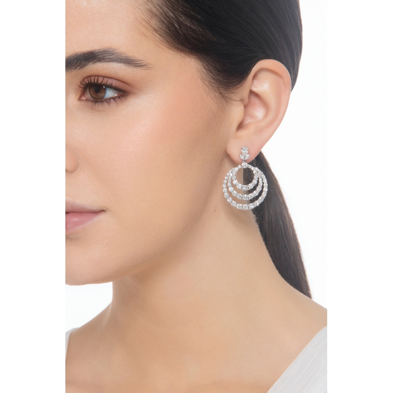 Boucles d’oreilles en or blanc 18 carats et diamants  Boucles d’oreilles en or blanc 18 carats et diamants