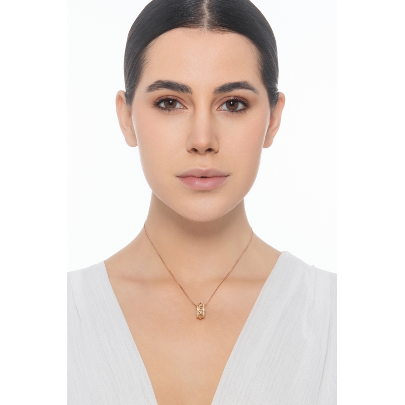 Collier en or rose 18k avec pendentif et diamants