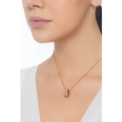 Collier en or rose 18k avec pendentif et diamants