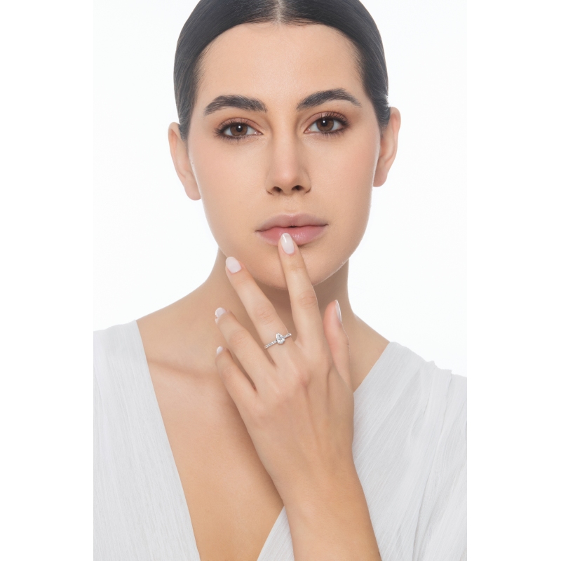 Bague avec diamant taille cœur 0,50 ct GIA en or blanc 18k Bague avec diamant taille cœur 0,50 ct GIA en or blanc 18k