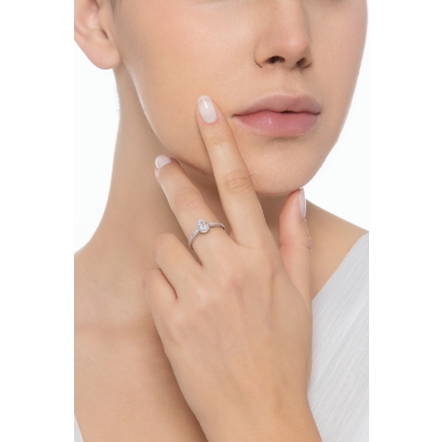 Bague avec diamant taille cœur 0,50 ct GIA en or blanc 18k