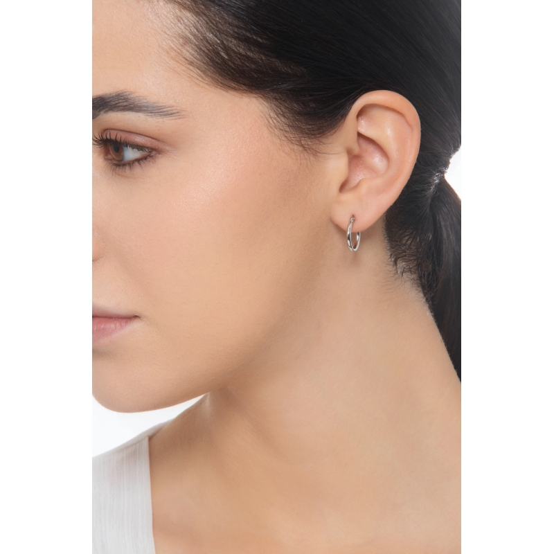 Mono boucle d'oreille en or blanc 18 carats Mono boucle d'oreille en or blanc 18 carats