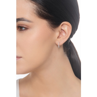 Mono boucle d'oreille ovale en or blanc 18 carats et diamants