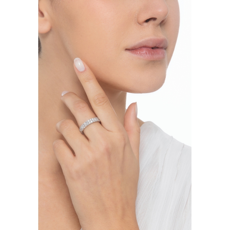 Bague eternity en or blanc 18k avec deux rangées de diamants  Bague eternity en or blanc 18k avec deux rangées de diamants