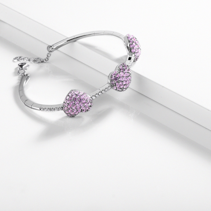 Bracelet en or blanc et diamants avec saphirs roses Bracelet en or blanc et diamants avec saphirs roses