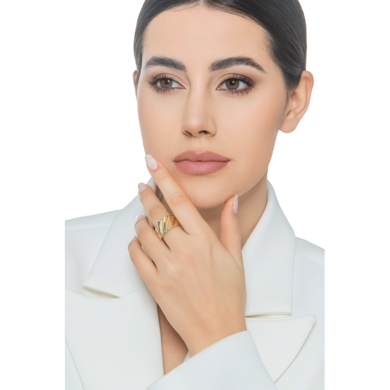 Bague à bande ondulée en or jaune 18 carats Bague à bande ondulée en or jaune 18 carats