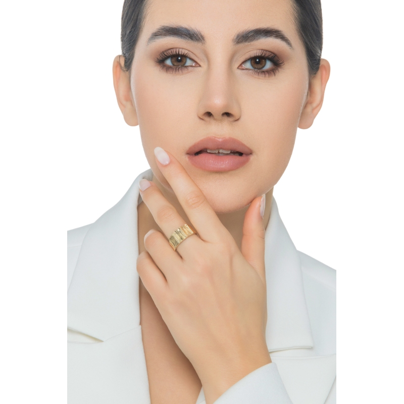 Bague en or jaune 18k  Bague en or jaune 18k