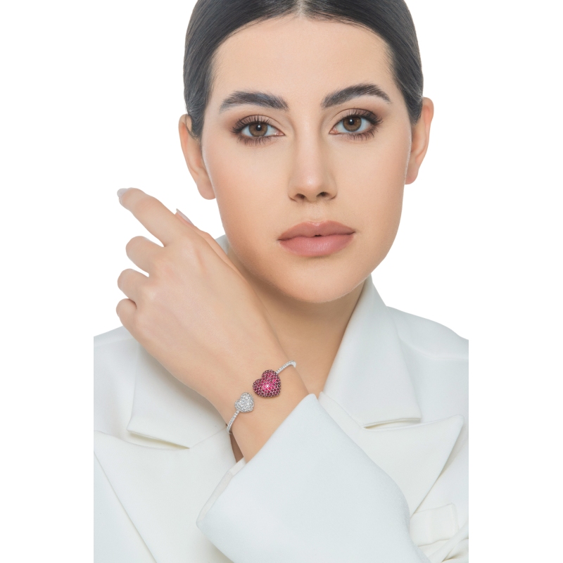 Bracelet or blanc avec deux cœurs en rubis et diamant  Bracelet or blanc avec deux cœurs en rubis et diamant