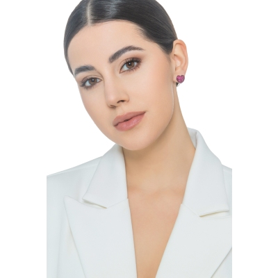 Boucles d'oreilles or blanc 18 carats avec cœur de rubis.