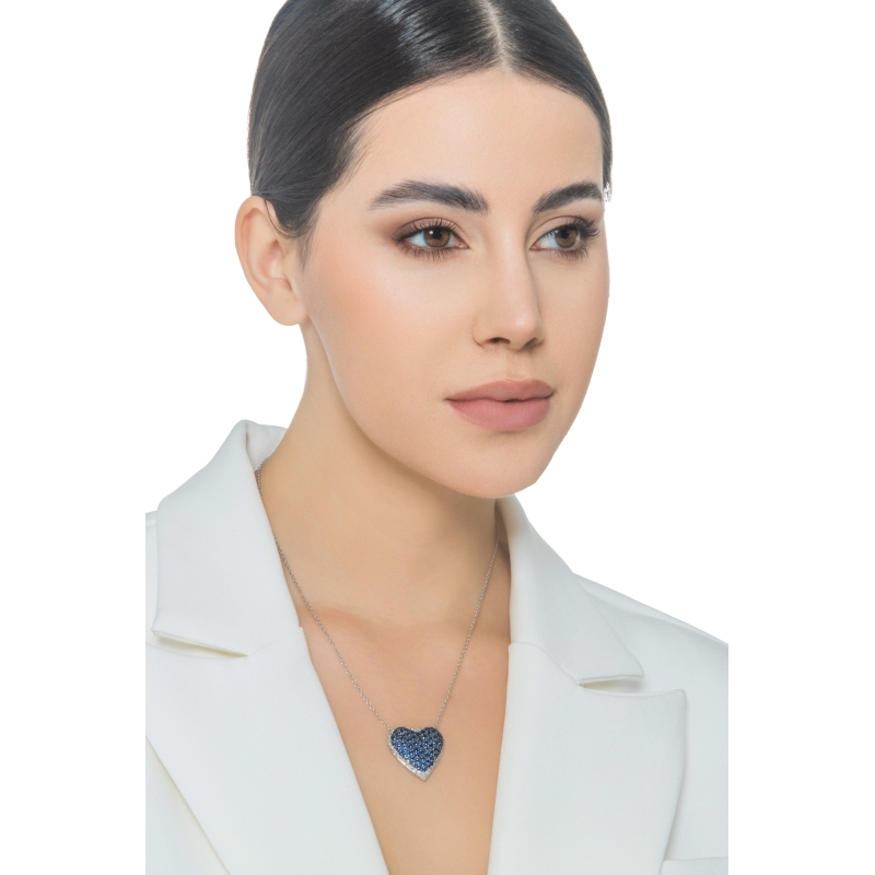 Collier en or blanc 18k  pavé et saphirs bleus Collier en or blanc 18k  pavé et saphirs bleus