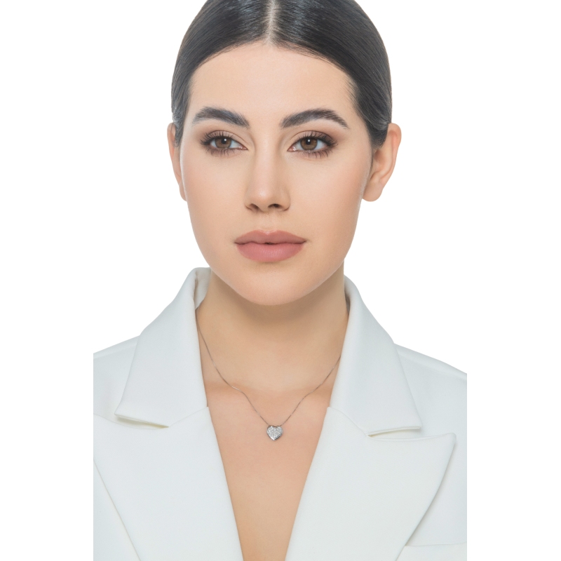 Collier coeur en or blanc 18 carats avec diamants 