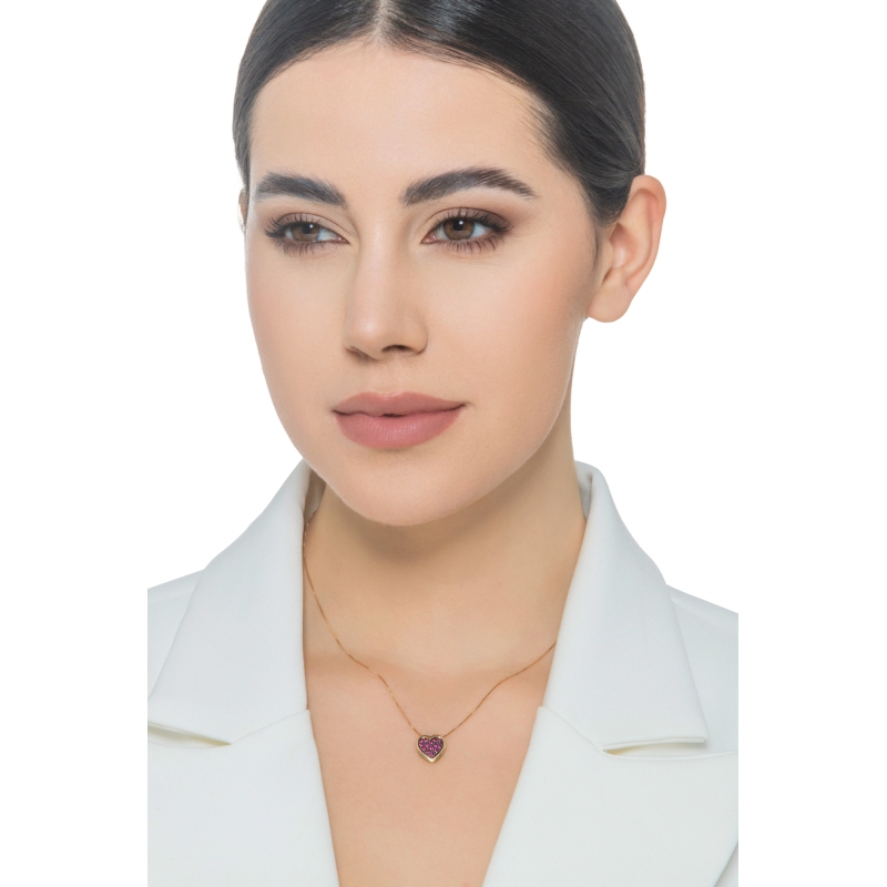 Collier en or jaune 18k avec cœur rubis Collier en or jaune 18k avec cœur rubis