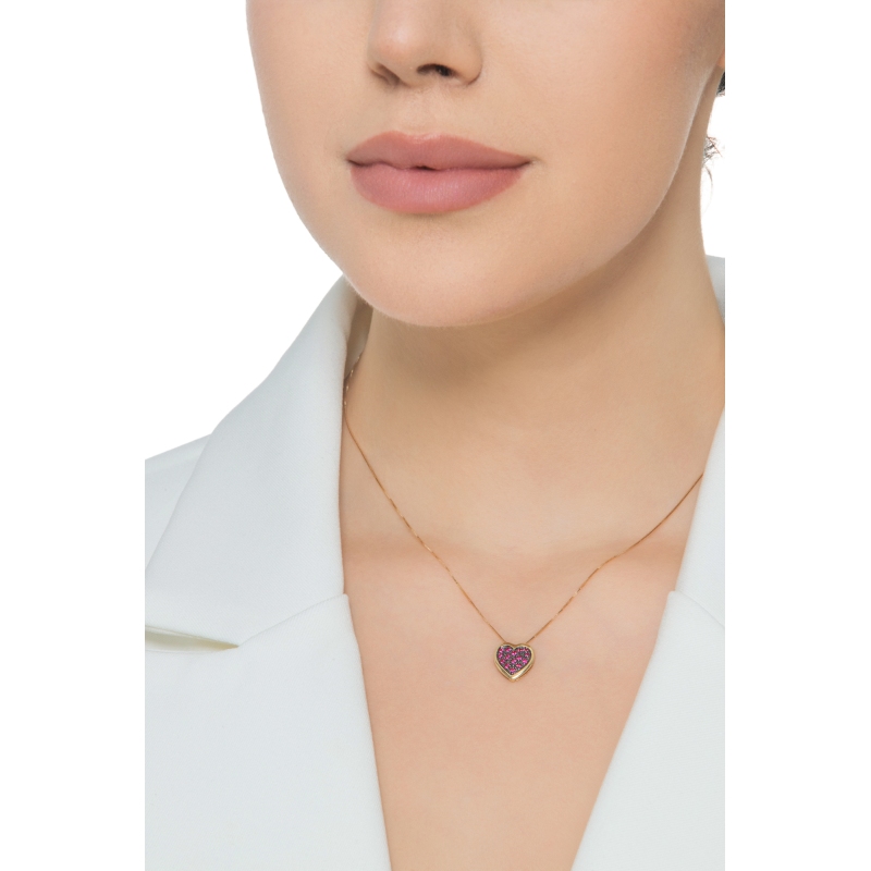Collier en or jaune 18k avec cœur rubis Collier en or jaune 18k avec cœur rubis