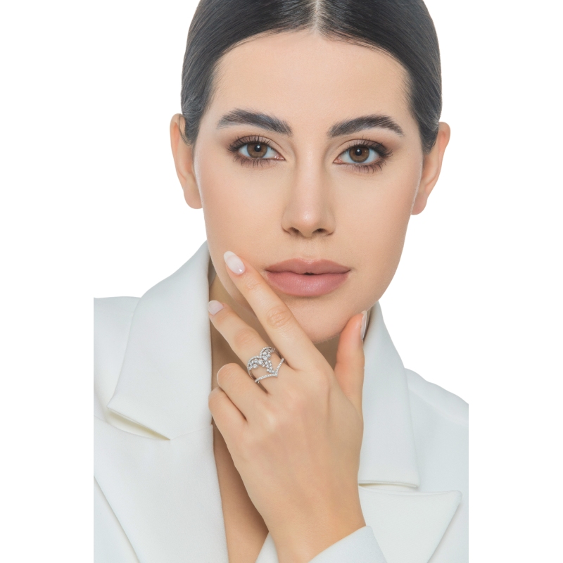 Anneau cœur en or blanc 18k avec diamants Anneau cœur en or blanc 18k avec diamants