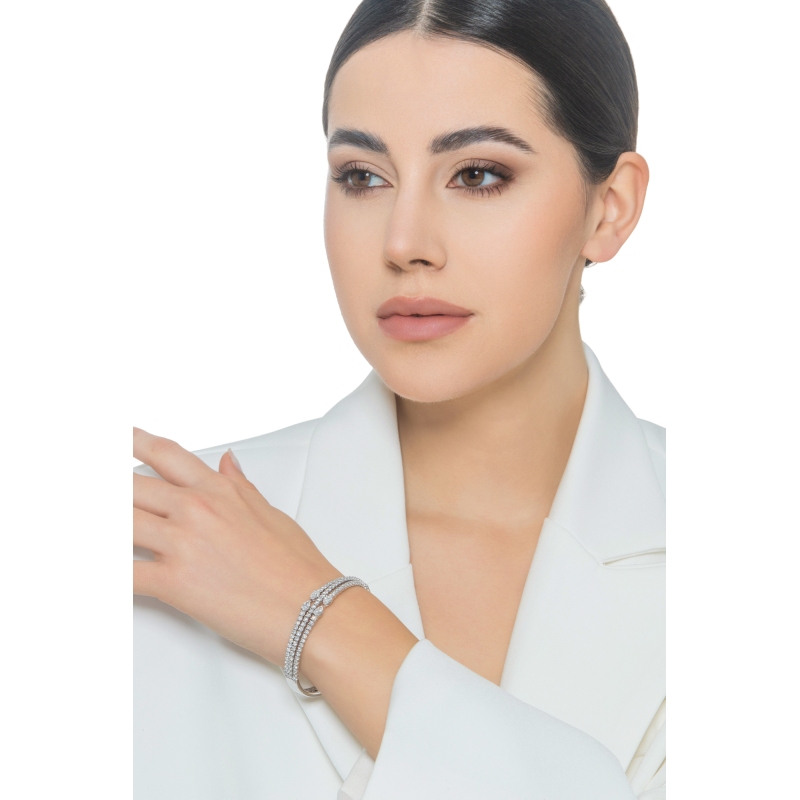 Bracelet rigide en or blanc 18k avec diamants Bracelet rigide en or blanc 18k avec diamants