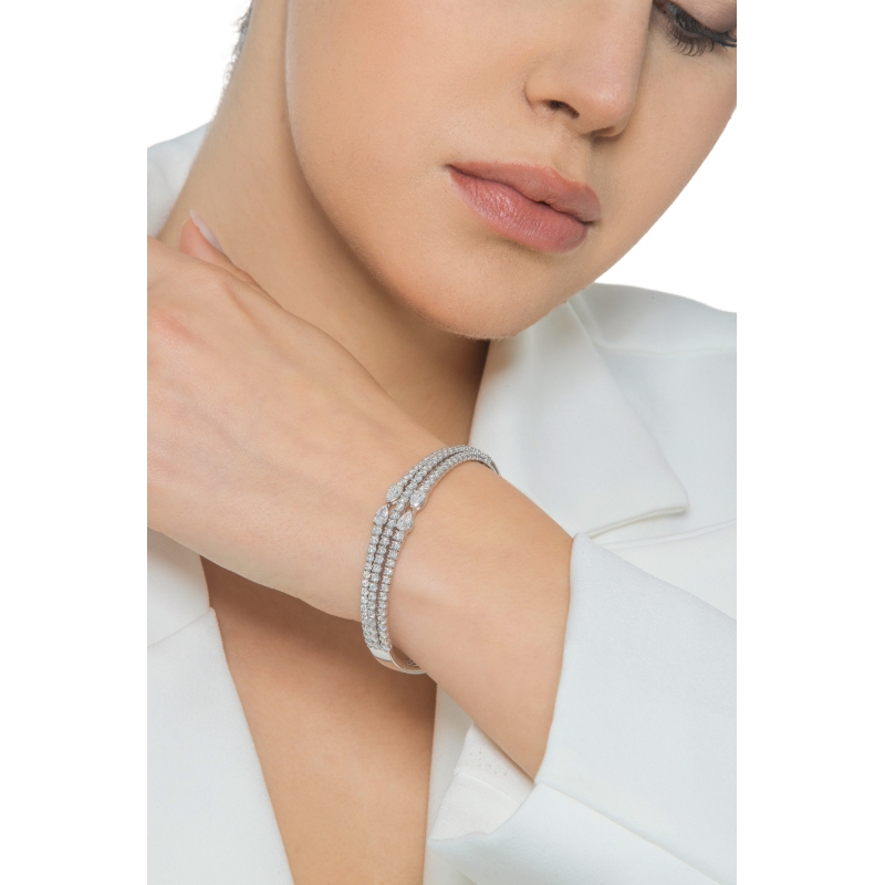 Bracelet rigide en or blanc 18k avec diamants Bracelet rigide en or blanc 18k avec diamants