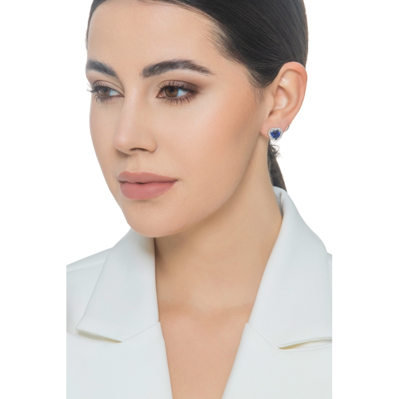 Boucles d’oreilles en or blanc 18k avec saphir bleu Boucles d’oreilles en or blanc 18k avec saphir bleu