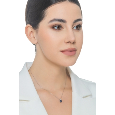 Collier en or blanc 18k avec saphir bleu central