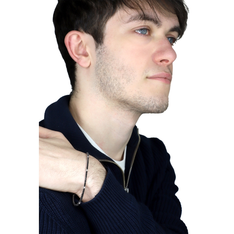 Bracelet tennis en or blanc 18 carats avec diamants noirs et blancs et griffes brunies