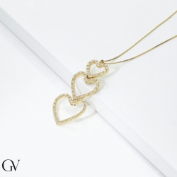 Collier or jaune 18k avec trois cœurs en diamants