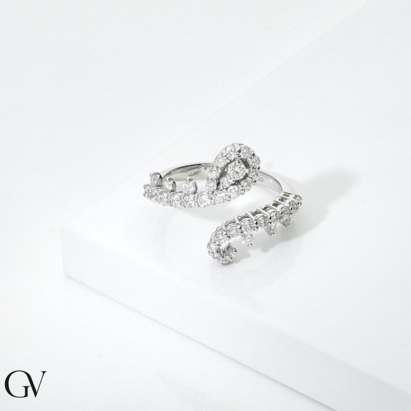 Bague contrarié design en or blanc 18 ct avec diamants Bague contrarié design en or blanc 18 ct avec diamants
