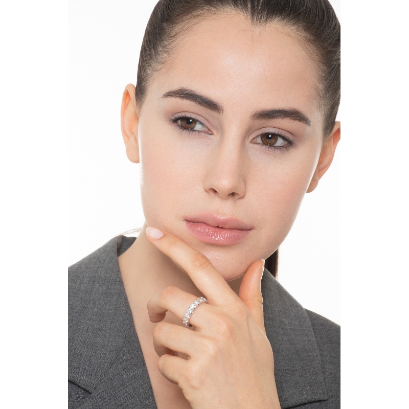 Bague éternité à griffes en or blanc 18 carats avec diamants de 0,15 ct Bague éternité à griffes en or blanc 18 carats avec diamants de 0,15 ct