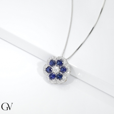 Collier or blanc 18k avec fleur saphirs bleus et diamants