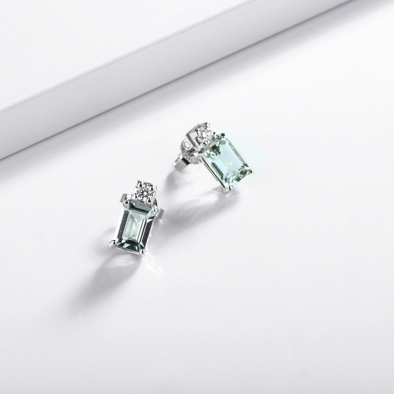Boucles d'oreilles en or blanc 18 carats avec aigue-marine Boucles d'oreilles en or blanc 18 carats avec aigue-marine