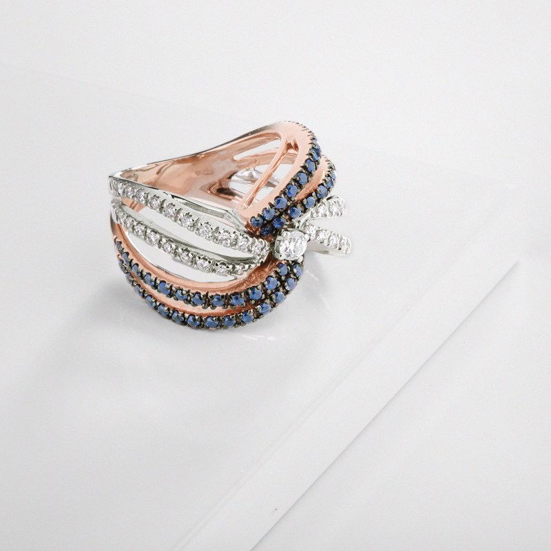Bague jonc en or blanc et rose avec diamants et saphirs Bague jonc en or blanc et rose avec diamants et saphirs