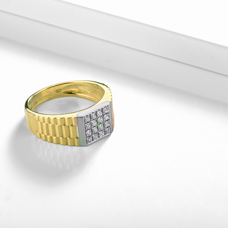 Bague en or jaune et blanc 18k avec pavé de diamants Bague en or jaune et blanc 18k avec pavé de diamants