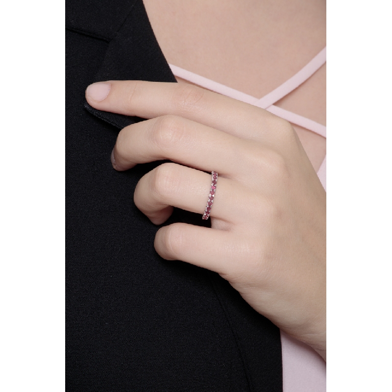 Bague d'éternité en or blanc 18k sertie de rubis Bague d'éternité en or blanc 18k sertie de rubis