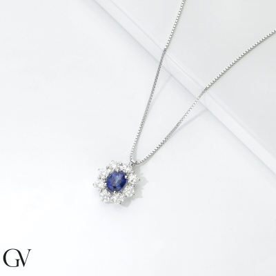 Collier en or blanc 18k avec un saphir bleu halo diamants