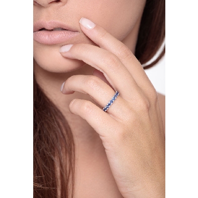 Bague d'éternité avec saphir bleu et or blanc 18k 