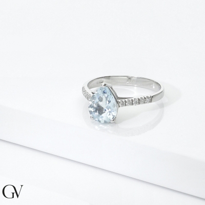 Bague en or blanc 18k avec aigue-marine en forme de goutte et diamants latéraux