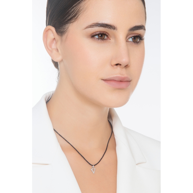 Pendentif avec initiale V Or blanc 18 carats Pendentif avec initiale V Or blanc 18 carats