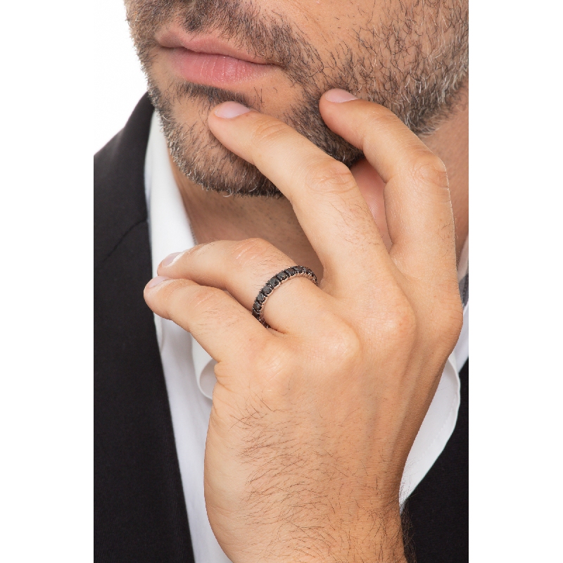 Bague Eternity en or blanc 18 carats sertie de diamants noirs  Bague Eternity en or blanc 18 carats sertie de diamants noirs