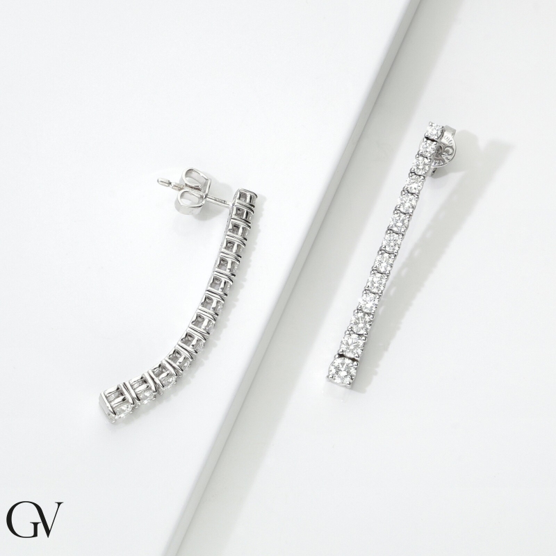 Boucles d’oreilles tennis en or blanc 18k à design dégradé 1,55 ct Boucles d’oreilles tennis en or blanc 18k à design dégradé 1,55 ct