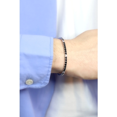 Bracelet tennis à griffes en or blanc 18k serti de diamants blancs et noirs