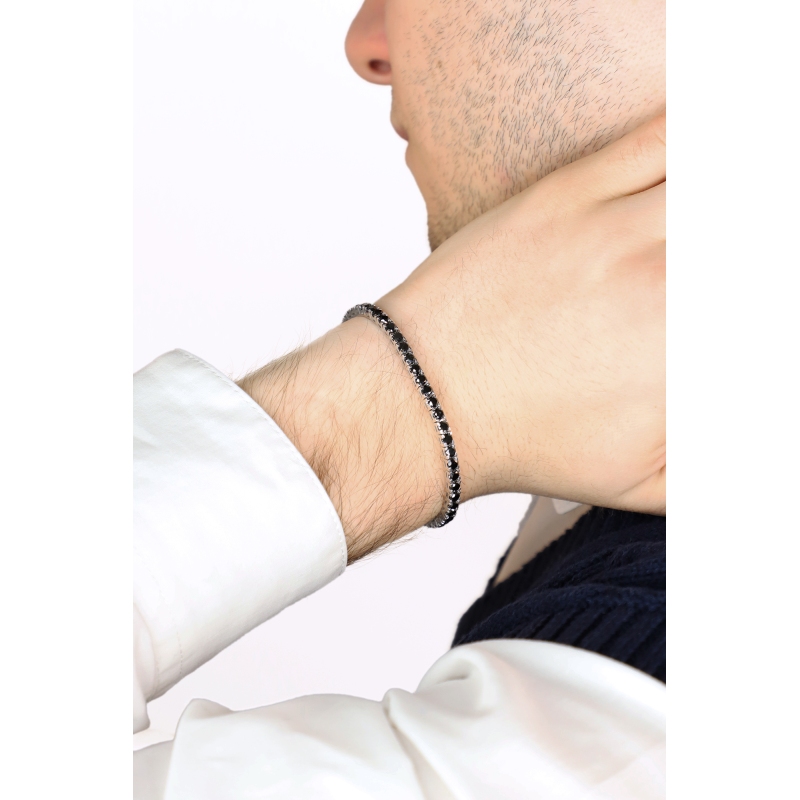Bracelet riviere en or blanc 18k serti de diamants noirs 7,23 ct  Bracelet riviere en or blanc 18k serti de diamants noirs 7,23 ct