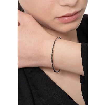 Bracelet semi rigide en or blanc 18k avec diamants noirs