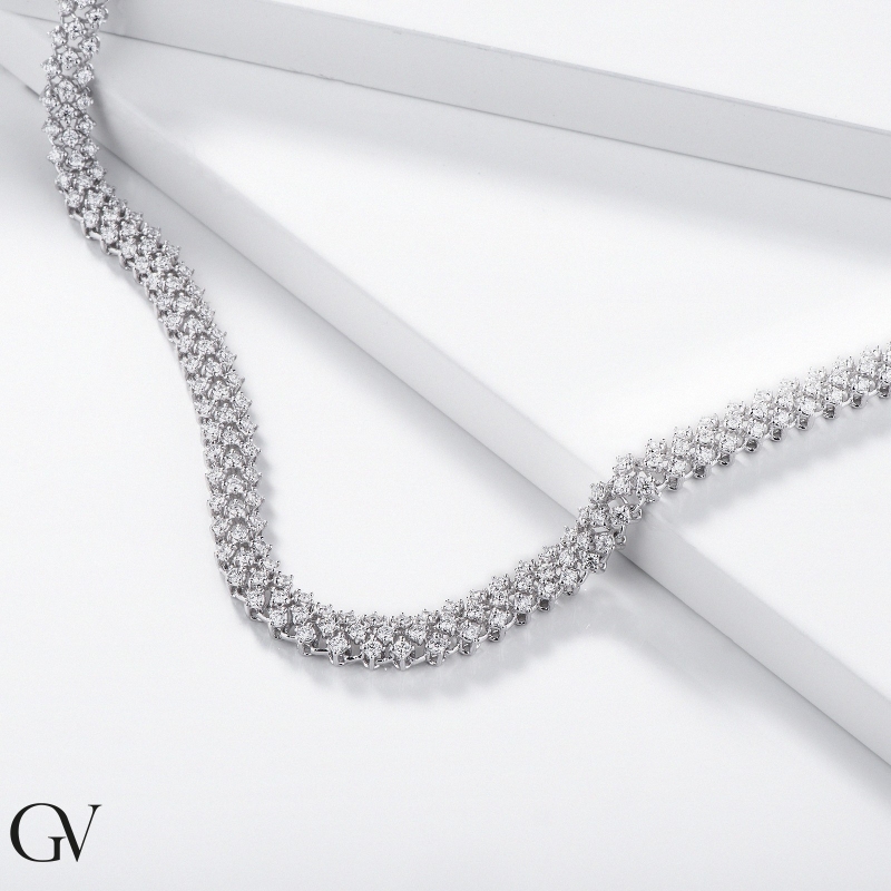 Collier design tissu avec diamants en or blanc 18k  Collier design tissu avec diamants en or blanc 18k