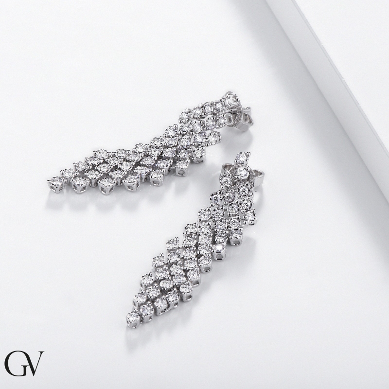 Boucles d'oreilles à maillons souples en or blanc 18k et diamants  Boucles d'oreilles à maillons souples en or blanc 18k et diamants