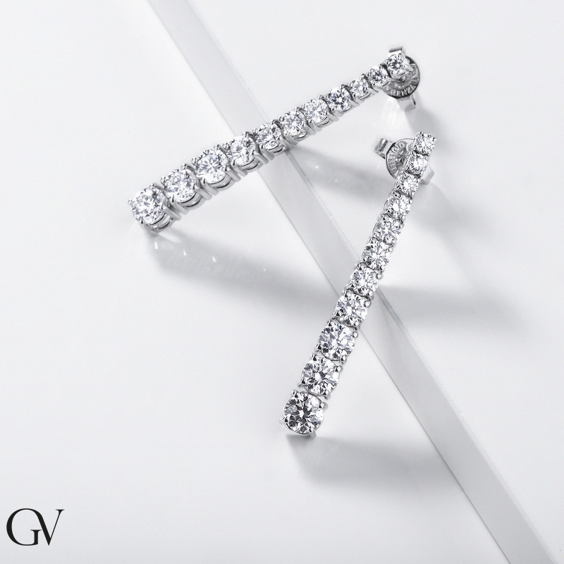 Boucles d’oreilles or blanc 18k à design et diamants 2,54 ct