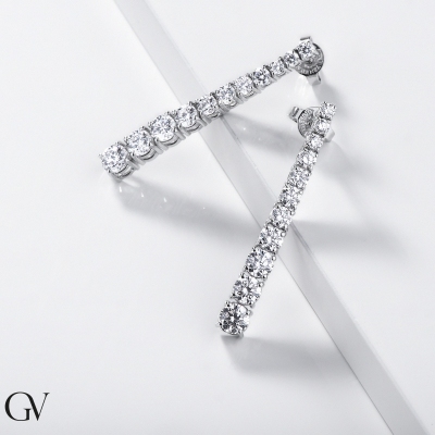 Boucles d’oreilles or blanc 18k à design et diamants 2,54 ct