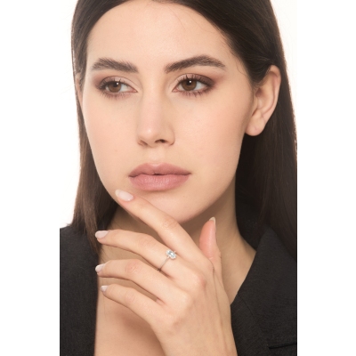 Bague diamants en or blanc 18K avec aigue-marine ovale