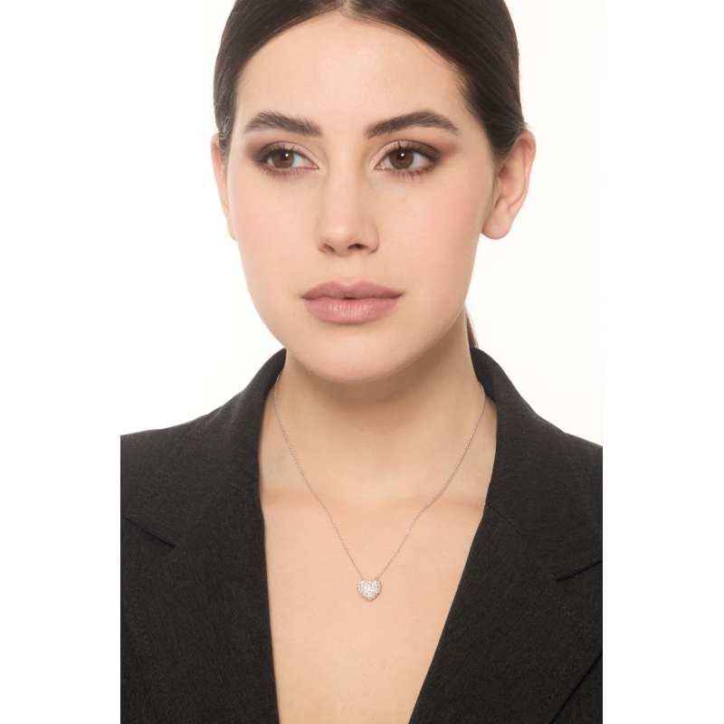 Collier en or blanc 18k avec pendentif cœur pavé en diamants  Collier en or blanc 18k avec pendentif cœur pavé en diamants