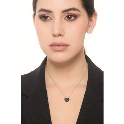 Collier en or blanc 18k pendentif cœur diamants noirs