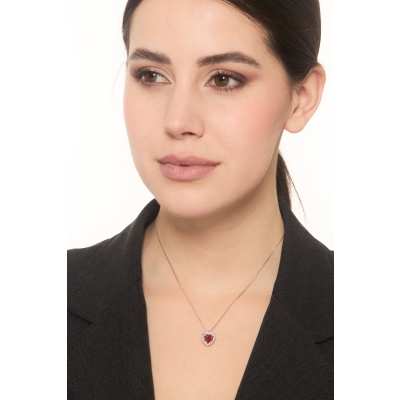 Collier en or blanc 18K avec pendentif cœur serti d’un rubis
